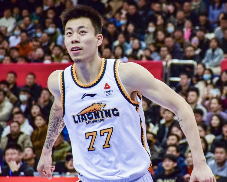  狀態(tài)復蘇！張鎮(zhèn)麟上半場11投7中&三分4中1 拿到15分4板4助2斷