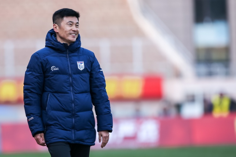  足球報(bào)：大連英博低調(diào)備戰(zhàn)，簽約贊助商為大連足球注入新活力