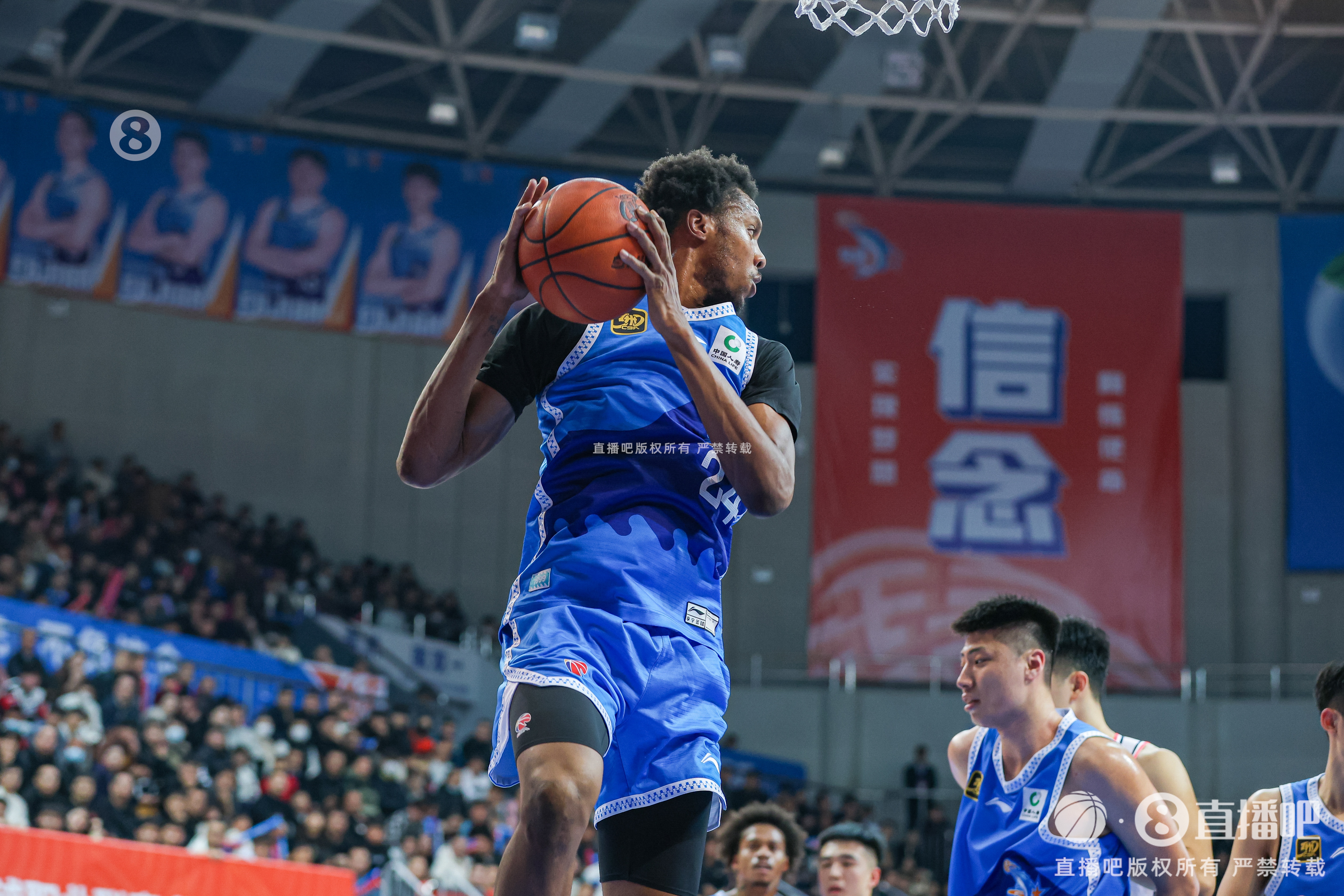  今天效率是真高！路易斯-金20中15&三分7中5怒砍41分8板4斷